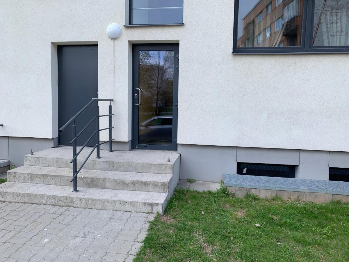 K76 - Very Nice 2-Bedrooms Apartment -2 Big Beds-1 Single Bed Tartu Exterior photo
